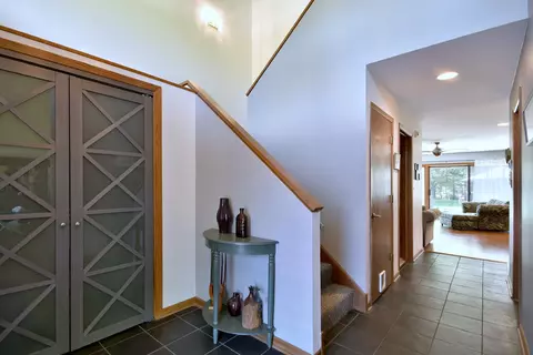 Entry Way - 484 Parkview Pl, Burr Ridge, IL 60527 photo 3 of 3