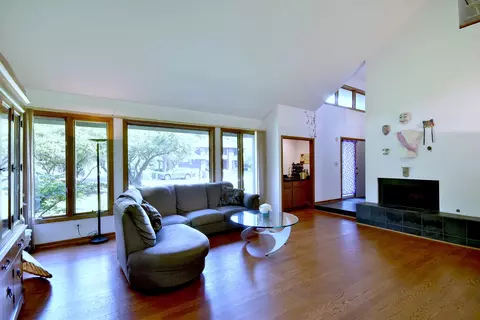 Living - 484 Parkview Pl, Burr Ridge, IL 60527 photo 3 of 5