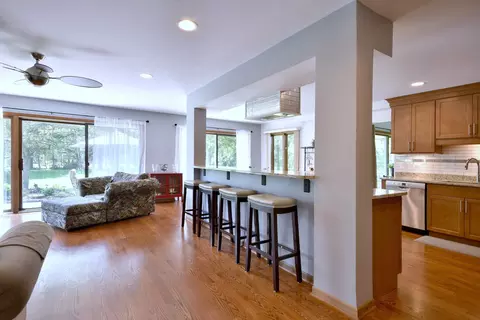 Kitchen - 484 Parkview Pl, Burr Ridge, IL 60527 photo 8 of 8
