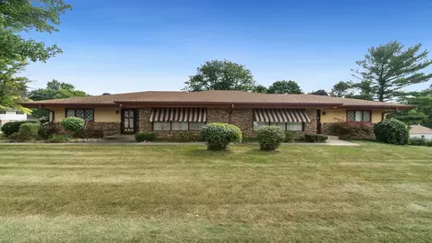 809 N Alpine Rd, Rockford, IL 61107