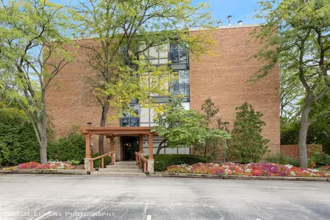 1833 Four Lakes Ave #1F, Lisle, IL 60532