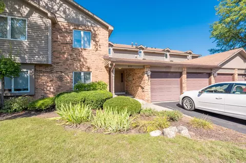 977 West Ct #B, Naperville, IL 60563