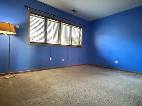 Bedroom - 10 S218 Oneill Dr, Burr Ridge, IL 60527 photo 2 of 3