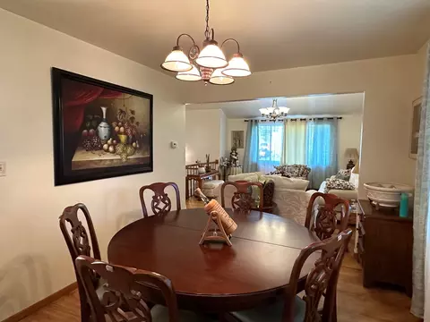 Dining - 10 S218 Oneill Dr, Burr Ridge, IL 60527 photo 1 of 2