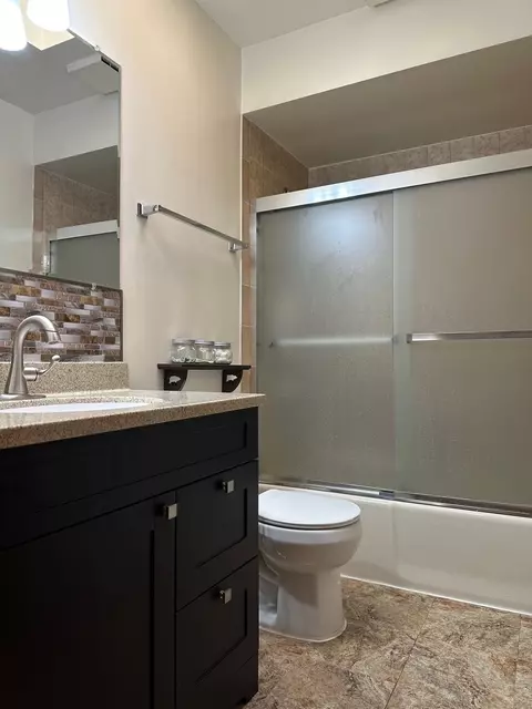 Bath - 10 S218 Oneill Dr, Burr Ridge, IL 60527 photo 1 of 2