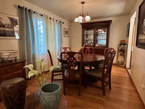 Dining - 10 S218 Oneill Dr, Burr Ridge, IL 60527 photo 2 of 2
