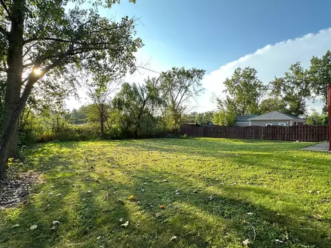 Exterior - 10 S218 Oneill Dr, Burr Ridge, IL 60527 photo 4 of 5