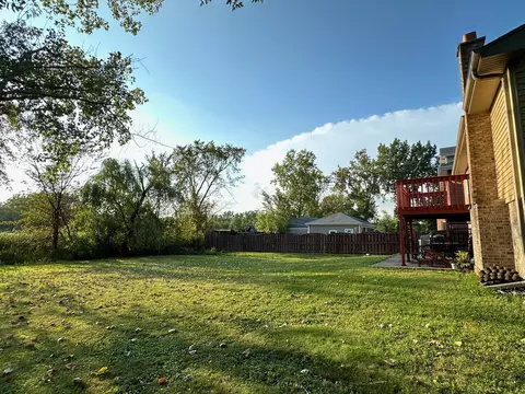 Exterior - 10 S218 Oneill Dr, Burr Ridge, IL 60527 photo 5 of 5