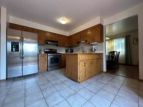 Kitchen - 10 S218 Oneill Dr, Burr Ridge, IL 60527 photo 2 of 2