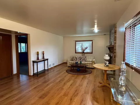 Living - 10 S218 Oneill Dr, Burr Ridge, IL 60527 photo 4 of 5