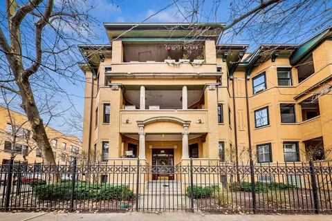601 W Fullerton Pkwy #3, Chicago, IL 60614
