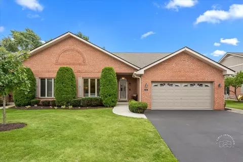 151 Royal Ct, Bloomingdale, IL 60108