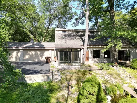 1607 Woodside Cir, Freeport, IL 61032