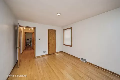 943 E 84th Pl, Chicago, IL 60619 photo 13