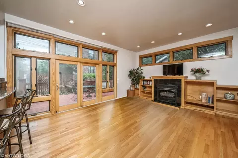 943 E 84th Pl, Chicago, IL 60619 photo 7