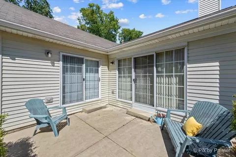 Exterior - 802 Burning Trl, Carol Stream, IL 60188 photo 4 of 7