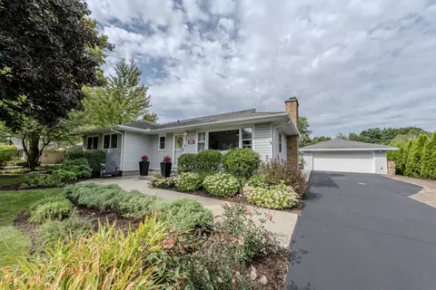 525 Price Rd, Aurora, IL 60506