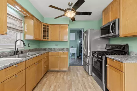 Kitchen - 5316 S 74th Ave, Summit, IL 60501 photo 2 of 2
