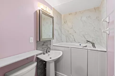 Bath - 5316 S 74th Ave, Summit, IL 60501 photo 2 of 2