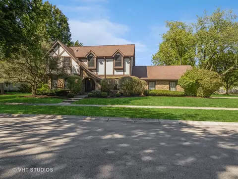 2256 Oak Hill Dr, Lisle, IL 60532