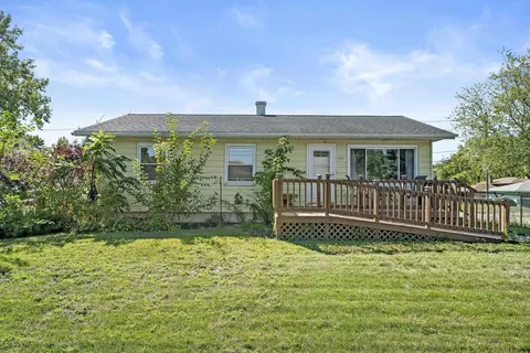 909 Cove Ave, Lockport, IL 60441