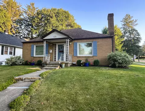 439 W Dewey St, Freeport, IL 61032