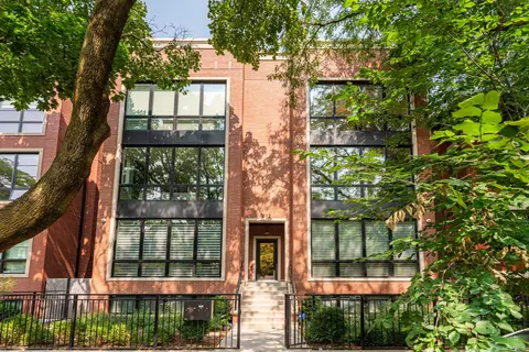 912 W Webster Ave #2E, Chicago, IL 60614