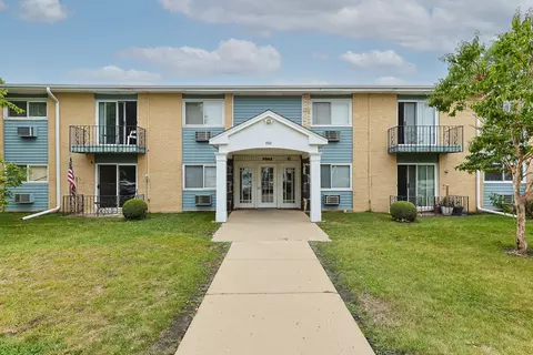 9561 Dee Rd #1J, Des Plaines, IL 60016
