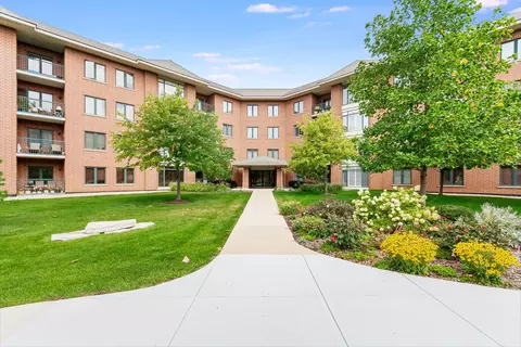 875 E 22nd St #322, Lombard, IL 60148