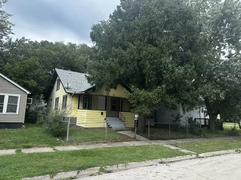 1287 E Oak St, Kankakee, IL 60901