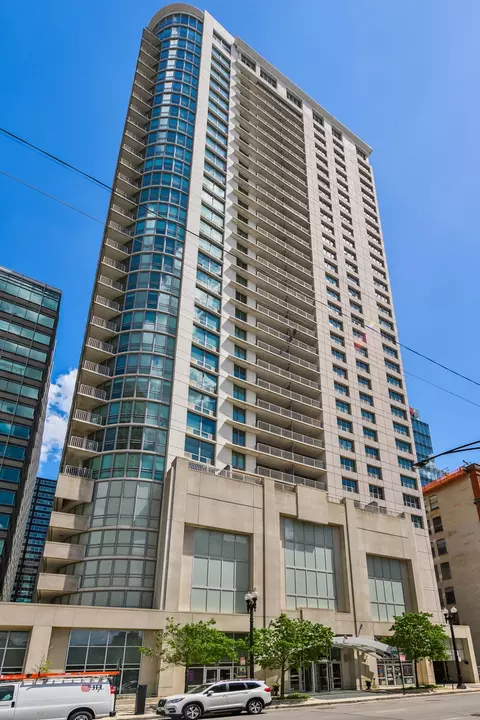 125 S Jefferson St #2206, Chicago, IL 60661