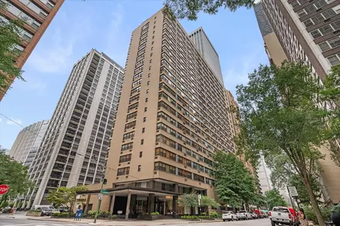 850 N Dewitt Pl #4G, Chicago, IL 60611