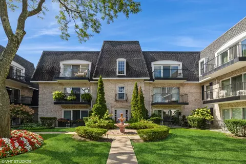 930 N Northwest Hwy #302, Park Ridge, IL 60068