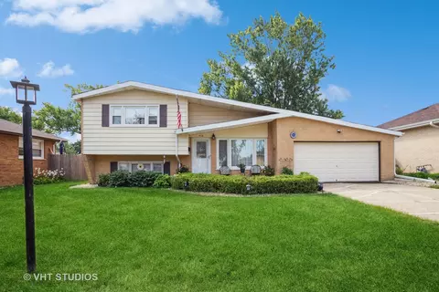 416 Gilbert Dr, Wood Dale, IL 60191