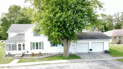 115 3rd St, Martinton, IL 60951 photo 1