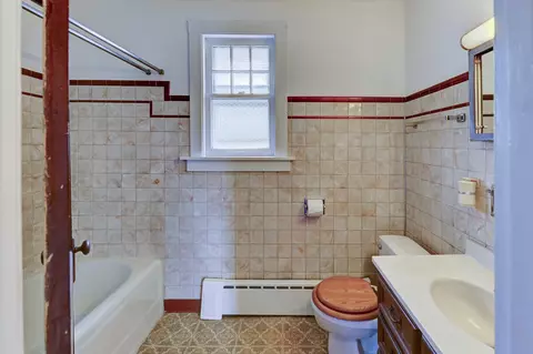 Bath - 16303 Emerald Ave, Harvey, IL 60426 photo 1 of 1