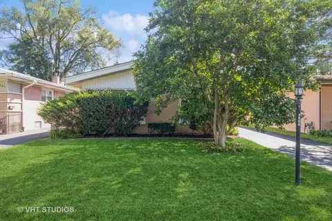 1341 S Vail Ave, Arlington Heights, IL 60005