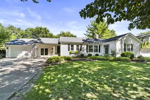 227 Woodward Ave, Geneva, IL 60134