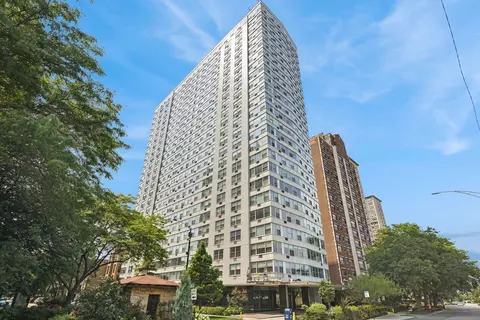 3900 N Lake Shore Dr #18G, Chicago, IL 60613