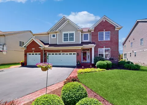 10445 Sawgrass Ln, Huntley, IL 60142