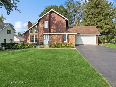 922 S Grove Ave, Barrington, IL 60010