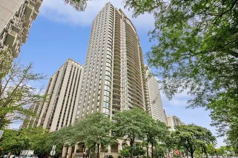 1040 N Lake Shore Dr #9A, Chicago, IL 60611