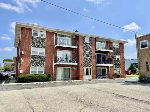 8310 47th St #3, Lyons, IL 60534