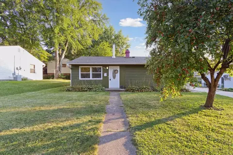 1417 Winter Dr, Freeport, IL 61032