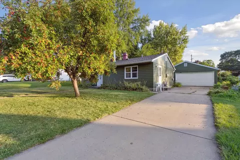 1417 Winter Dr, Freeport, IL 61032 photo 2