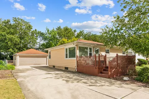 6560 Maple Lane Dr, Tinley Park, IL 60477