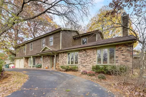 240 Banbury Rd, Mundelein, IL 60060