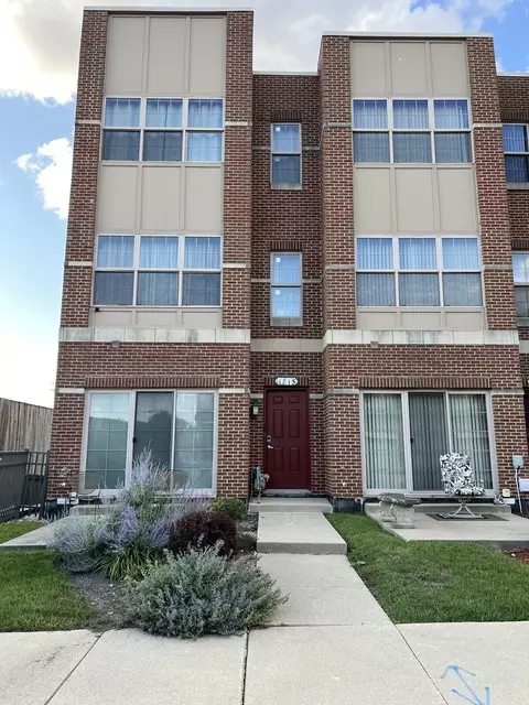 1815 Riverwoods Dr, Melrose Park, IL 60160