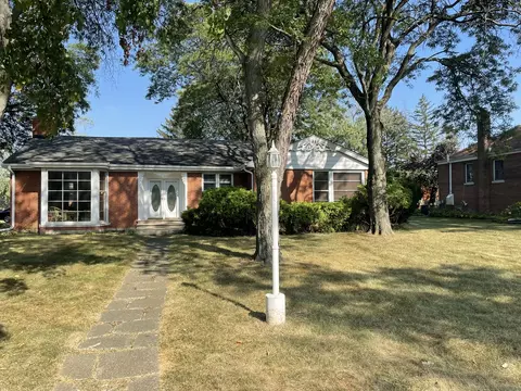 4 N261 Pine Grove Ave, Bensenville, IL 60106