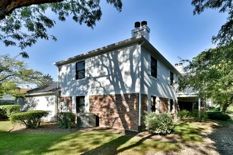 Exterior - 1912 Gresham Cir #A, Wheaton, IL 60189 photo 6 of 6